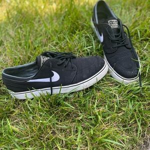 Black size 11 slightly worn Nike Stefan janoski sneakers